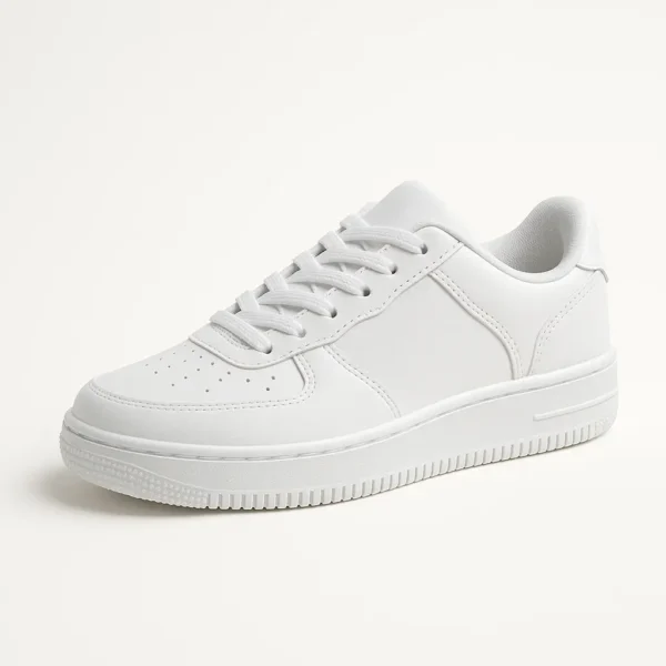 Classic White Low-Top Sneakers – Minimalist Everyday Comfort